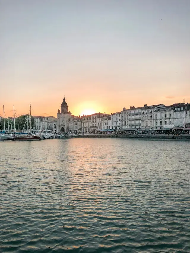 Photo du couché de soleil sur La Rochelle et le Vieux Port
