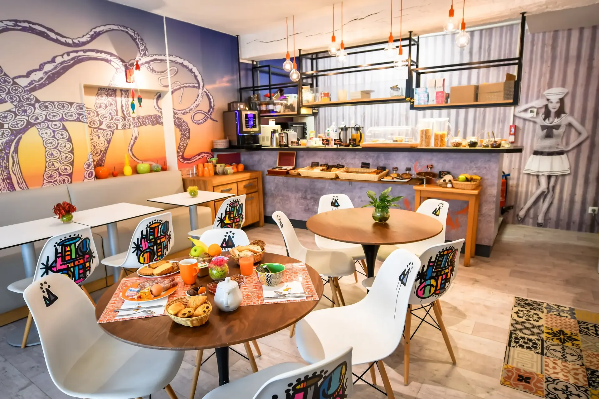 Photo de notre salle de petit déjeuner au Bord'O